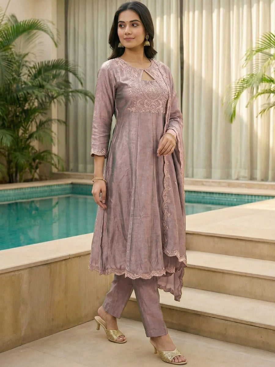 Embroidered Kurta Pant Dupatta Comfort Fit Elegant Premium Graceful Kurti Set